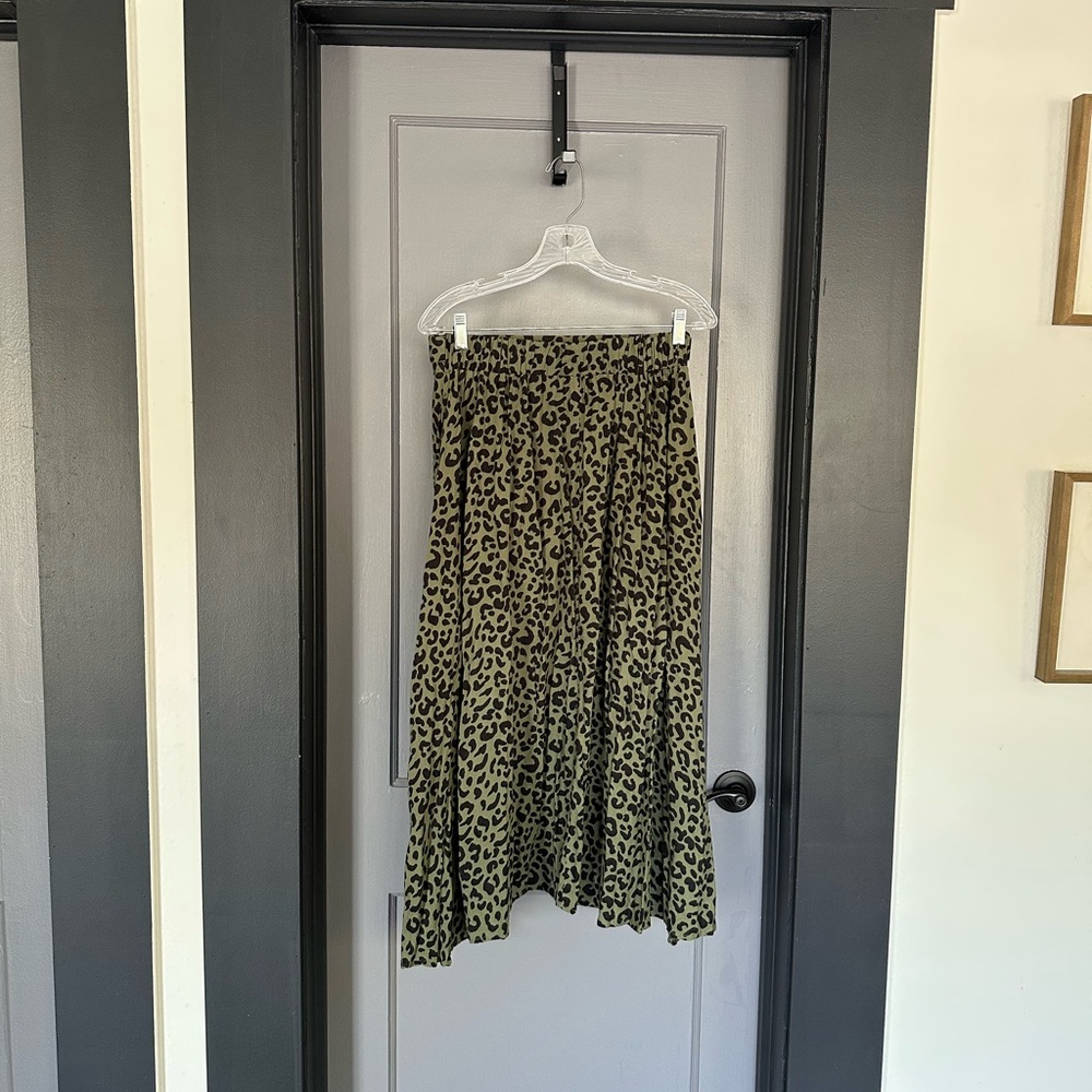 ASOS Floaty Midi Skirt with Button Waist Detail in Leopard Print - Size 8 - Picture 10 of 10